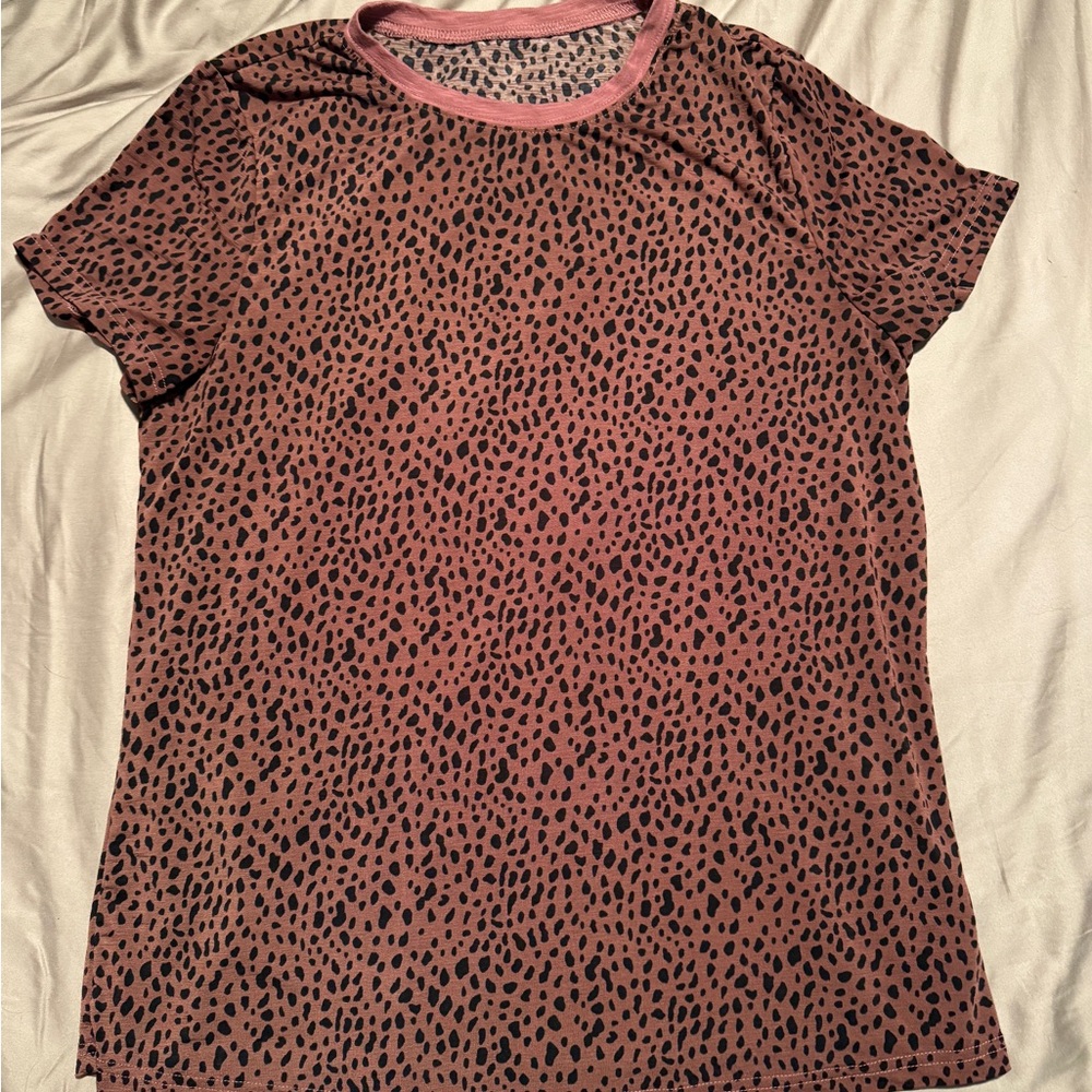 Evaless Cheetah Print Short Sleeve T-Shirt – Mauve/Black – Size XL